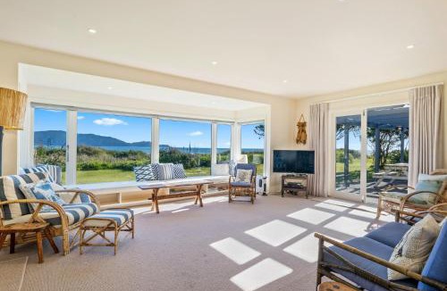 Waikanae House | Kapiti Panorama - Waikanae Beach Holiday Home