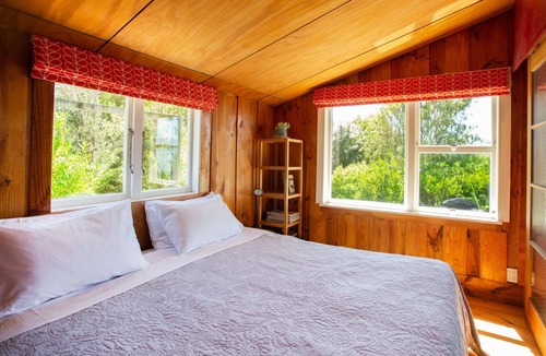 Mapua House | Karaka Cottage at The Apple Pickers' Cottages.