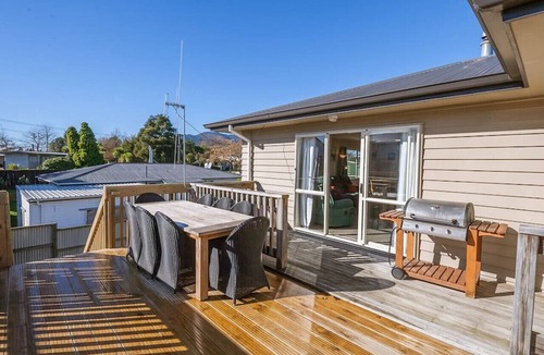 Taupo House | Karamu Retreat - great base for group or family, quiet area, two storey, sunny with outdoor deck.