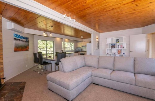 Kawaha Point House | Kawaha Pt Gem | Great Location with Lake Views
