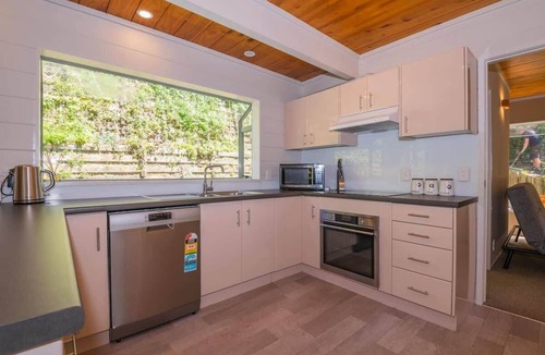 Kawaha Point House | Kawaha Pt Gem | Great Location with Lake Views