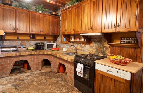 Mazarakata House | Kefalonian Kastro Pool Villa