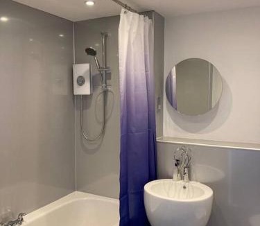 Fintry House | Keppochhill - Beautiful Home with Hot Tub
