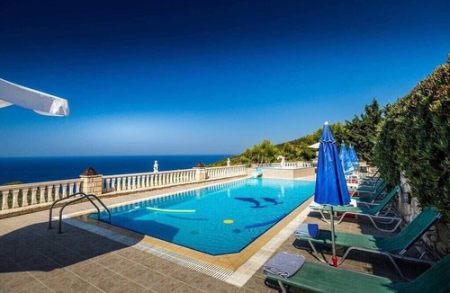 Kerion House | Keri Me Away - Argo's Serene Poolside Haven