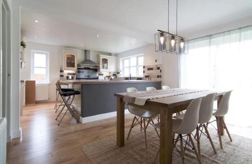 Largs House | Kilburn Holiday Cottage