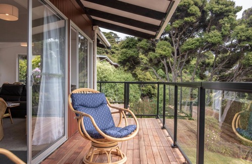 Akaroa House | Kingfisher's Perch - Takamatua Holiday Home