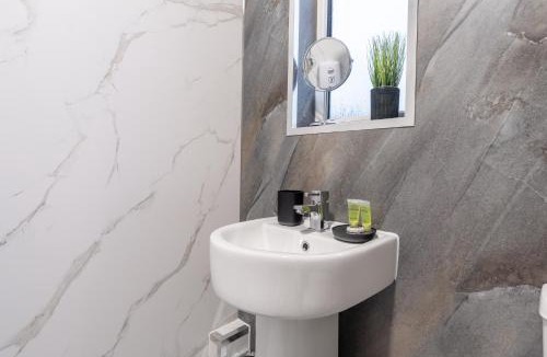 Shotts Apartment | Kirkview Apartment