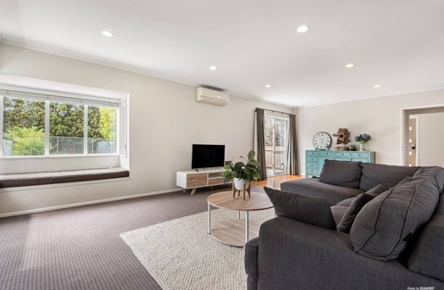 Papakura House | Kiwi lifestyle at home quiet, spacious on 1ha of land