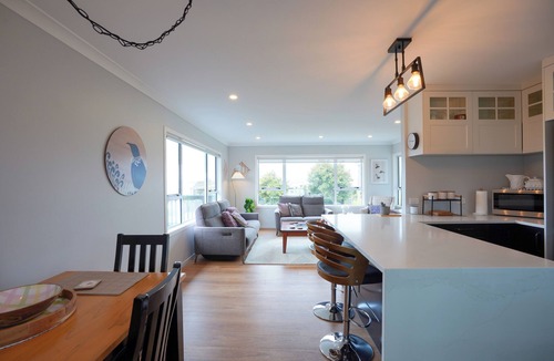 Hamurana House | Kiwi Retreat by Aotearoa Escapes