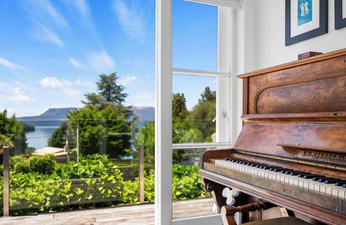 Lake Tarawera Cottage | Kiwiana Bach - Lake Tarawera Holiday Home