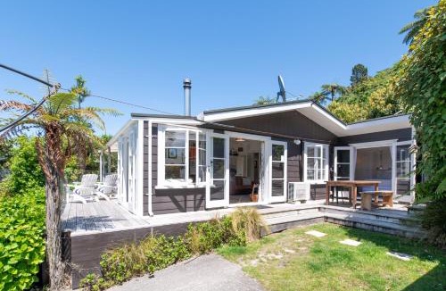 Lake Tarawera House | Kiwiana Bach - Lake Tarawera Holiday Home