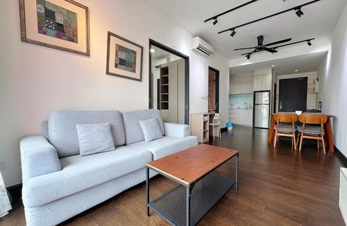 Maluri Apartment | KL V Residence I with Balcony I 吉隆坡双威伟乐城民宿-附有阳台 I Walking distance to MRT & Mall & Nanjing Street I 马中英服务 I Malay English Chinese