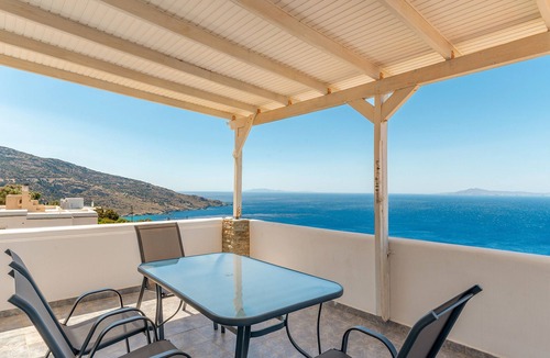 Andros Apartment | 'KNA Studio C' with Sea View, Wi-Fi and Air Conditioning