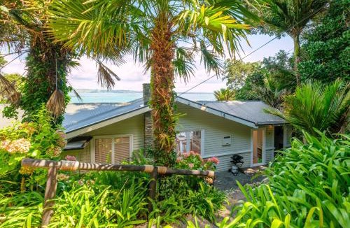 Omiha Villa | Koi Waiheke with private beach access and mooring