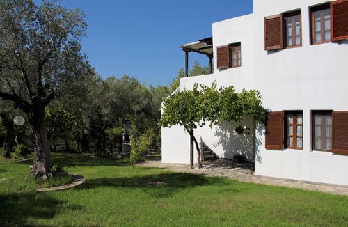 Sithonia Apartment | Komfortable holiday apartment with terrace directly at the sea, Wifi | Ormos Pan