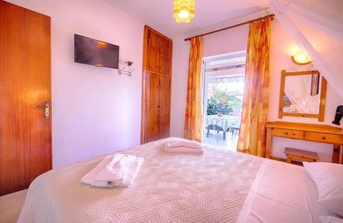 Agios Georgios Pagon Apartment | Kostas Ferienwohnung 10 - 300m vom Agios Georgios Strand entfernt