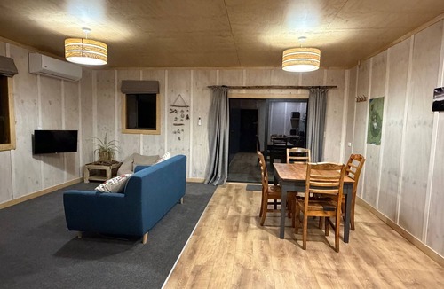 Tataraimaka Apartment | Kotare View- Studio Accommodation, Tataraimaka