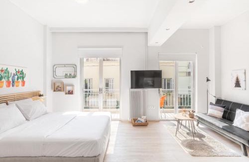 Filopappou Apartment | Koukaki Studio with a Sunny Balcony, near the Acropolis