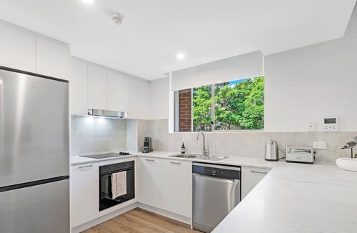Camperdown Apartment | KozyGuru | Camperdown | Cozy 2-Bed Apt + Parking