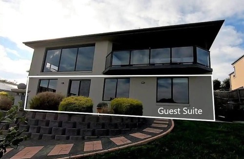 Howrah House | Kunanyi horizons - Hobart