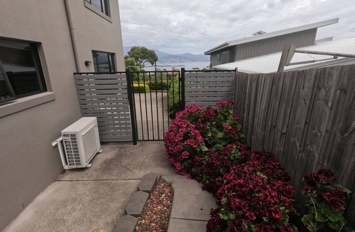 Howrah House | Kunanyi horizons - Hobart
