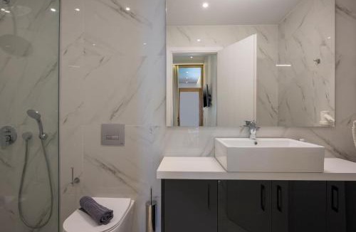 Kolymvari Apartment | Kyma beach accommodation Delfini apartment with spa jaccuzzi 6 guests