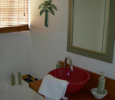 Akaroa Bed & Breakfast | L'abri Bed and Breakfast