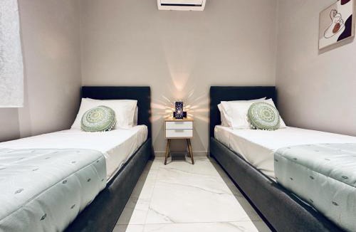 Agia Marina House | La casa di Bei-peaceful and secluded retreat with private pool- By Villa Mana Gers