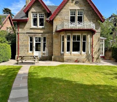 Inverness Villa | Ladies Walk - Stunning Riverfront Home