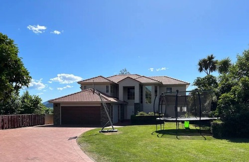 Tikitere House | Lake Edge Rotorua