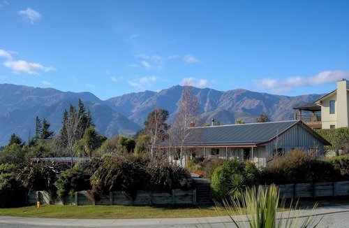 Lake Hawea House | Lake Hawea Hideaway - Lake Hawea Holiday Home