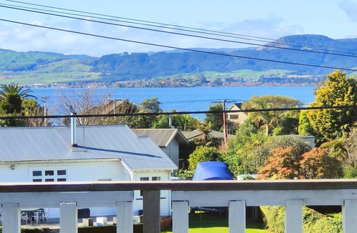 Kawaha Point House | Lake, mountain view cottage - Entire house
