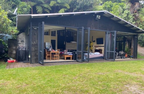 Tikitere Apartment | Lake Rotoiti - hot water creek.