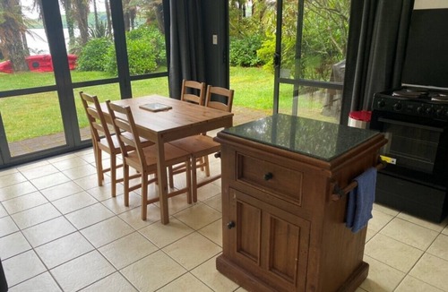 Tikitere Apartment | Lake Rotoiti - hot water creek.