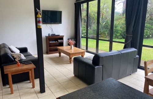 Tikitere Apartment | Lake Rotoiti - hot water creek.