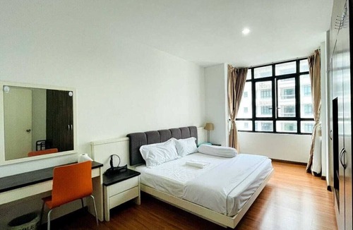 Seri Kembangan House | Lake view Resisdence