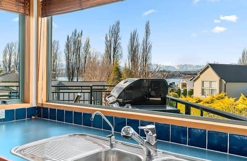 Wanaka House | Lake View Summary: Th