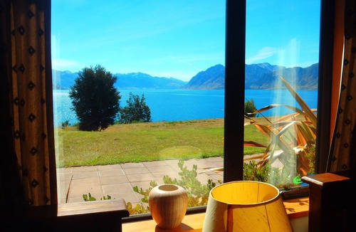 Lake Hawea House | Lakefront House - overlooking Lake Hawea