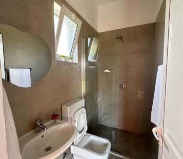 Shkoder County Bed & Breakfast | Lakes room