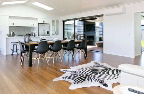 Rainbow Point House | Lakeside Estate - Rainbow Point Holiday Home