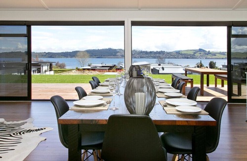 Rainbow Point House | Lakeside Estate - Rainbow Point Holiday Home