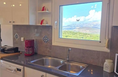 Lakithra Apartment | Lakithra 2 Bedroom flat with rural & sea view