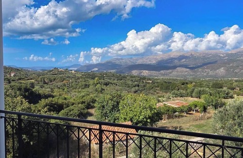 Lakithra Apartment | Lakithra 2 Bedroom flat with rural & sea view