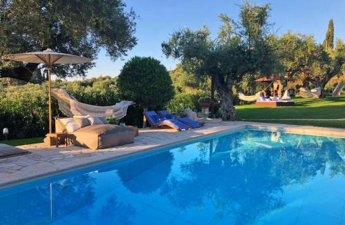 Lithakia Villa | Lalla Luxury Villa with Private Pool, Sea View & Spacious Garden