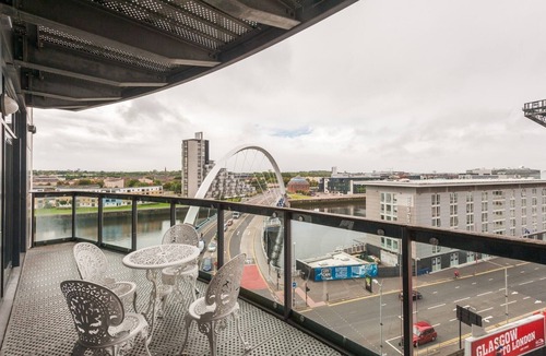 Glasgow Westend Apartment | Lancefield Quay - SECC & Hydro Arena, parking available