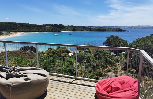 Te Tii House | *Large Beach House, Amazing Views*