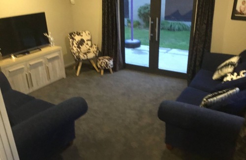 Lowburn House | Large Family Home with Spa Pool