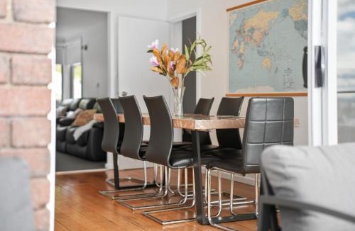 West Hobart House | Large house close to the city tranquil setting