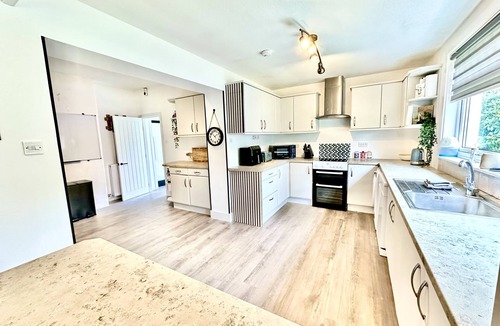 Inveraray Cottage | Large Sleeps 10 Cottage with Loch Views Big Garden