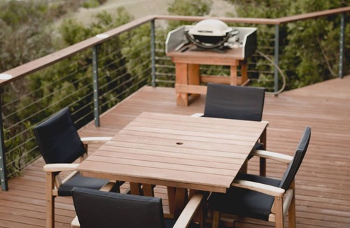 White Beach Cottage | Larus Waterfront Cottage